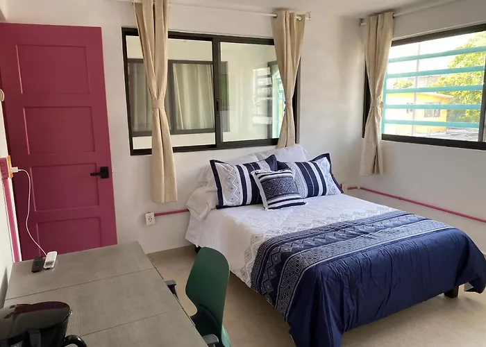 Guest house Casa Mandarine , Amazing Private W Balcony, Rooftop, Hammocks, Ac, Smartv, 100mbs! Zihuatanejo