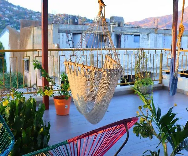 Guest house Casa Mandarine , Amazing Private W Balcony, Rooftop, Hammocks, Ac, Smartv, 100mbs!