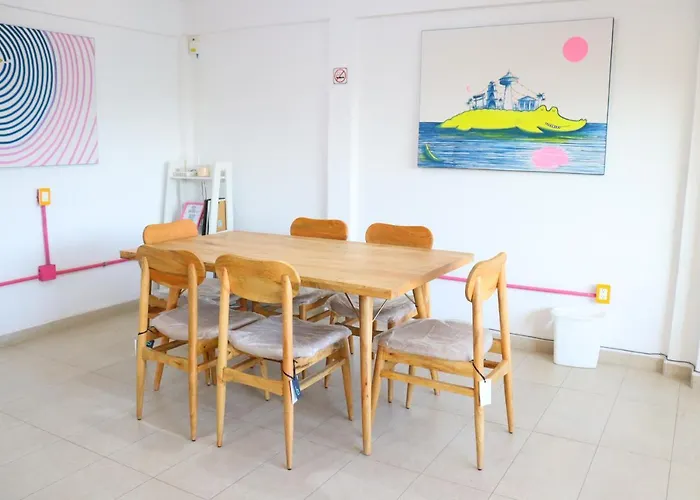 Casa Mandarine , Amazing Private W Balcony, Rooftop, Hammocks, Ac, Smartv, 100mbs! 3*