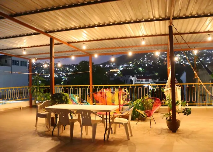 Casa Mandarine , Amazing Private W Balcony, Rooftop, Hammocks, Ac, Smartv, 100mbs! Zihuatanejo