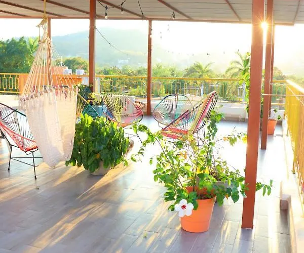Casa Mandarine , Amazing Private W Balcony, Rooftop, Hammocks, Ac, Smartv, 100mbs! Guest house Zihuatanejo