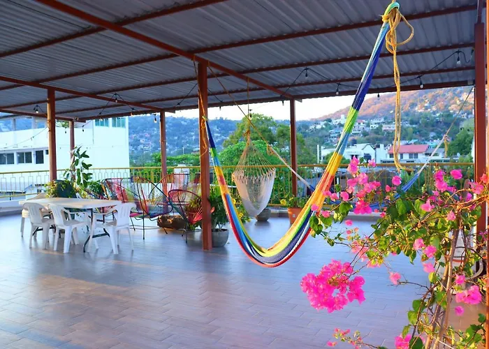 Guest house Casa Mandarine , Amazing Private W Balcony, Rooftop, Hammocks, Ac, Smartv, 100mbs!